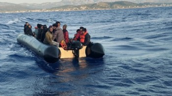 İzmir'de 73 kaçak göçmen kurtarıldı