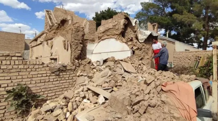 İran da deprem: 4 ölü, 120 yaralı!