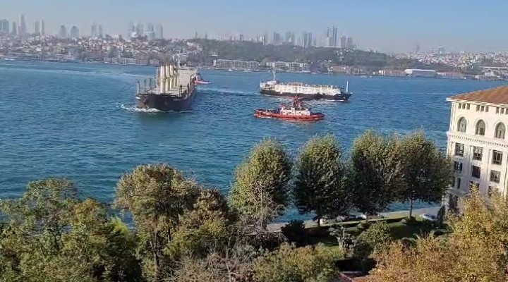 İstanbul Boğazı nda iki gemi çarpıştı!