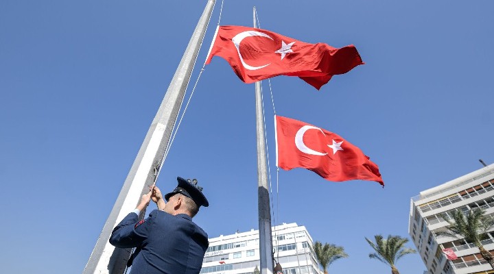 İzmir de Cumhuriyet Bayramı törenleri başladı