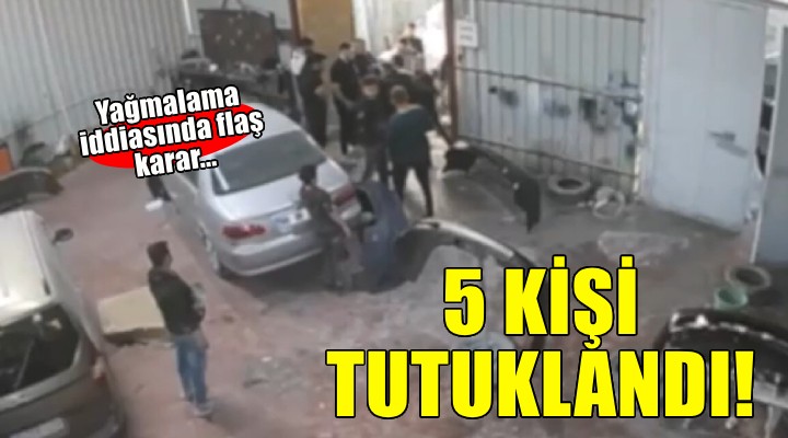 İzmir de bir iş yerini yağmaladıkları iddia edilen 5 şüpheli tutuklandı