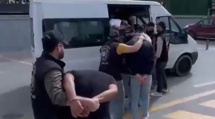 İzmir de kendilerini polis olarak tanıtıp yağma yapan 7 kişi tutuklandı