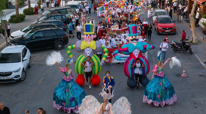 Kuşadası nda Rio Karnavalı esintisi!