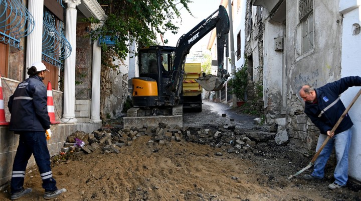 Kuşadası nda yenileme sırası Aslanlar Caddesi nde!