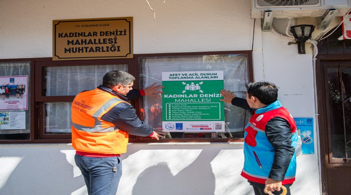 Kuşadası’nda afet toplanma alanları ile ilgili afişli bilgilendirme