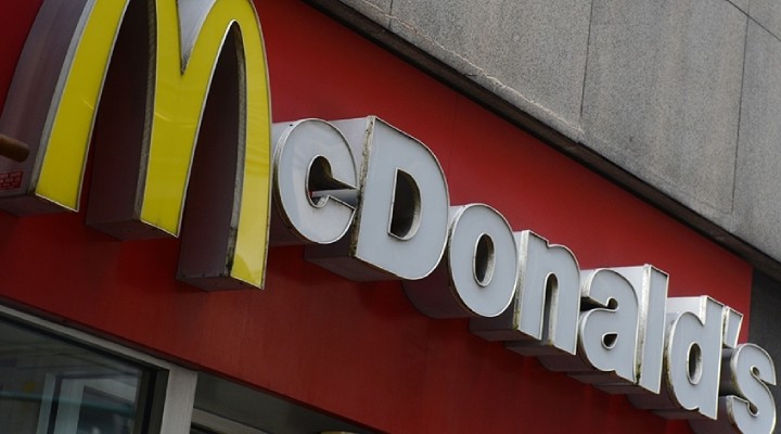 McDonald s ta bakteri alarmı... 75 kişi hastanelik oldu!