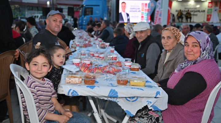 Selendi’de Ramazan’ın bereketi Büyükşehir’in iftar sofrasında paylaşıldı