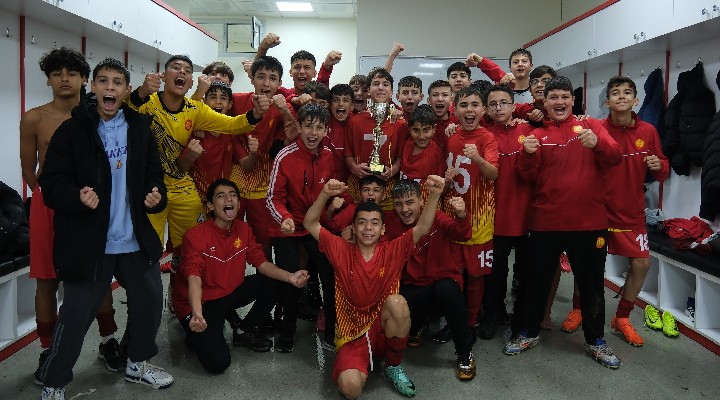 Tire Belediye Spor U14 te şampiyon