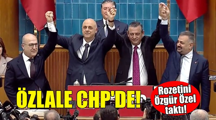 Ümit Özlale CHP'de... Rozetini Özel taktı!