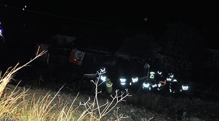 Yolcu otobüsü kaza yaptı: 10 u ağır 28 yaralı