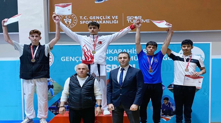 Yunusemreli sporculardan 1 altın, 2 bronz