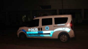 Tabancasını temizleyen polis sokakta oynayan çocuğu vurdu!