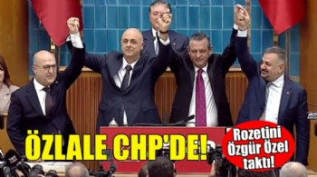 Ümit Özlale CHP'de... Rozetini Özel taktı!